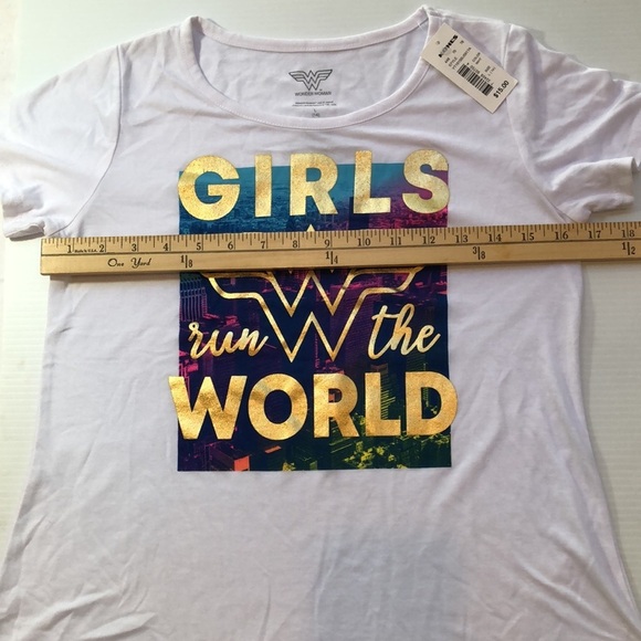 WONDER WOMAN Girls Run The World White T-Shirt Multi Color Graphic Girl’s L NWT - Picture 6 of 8
